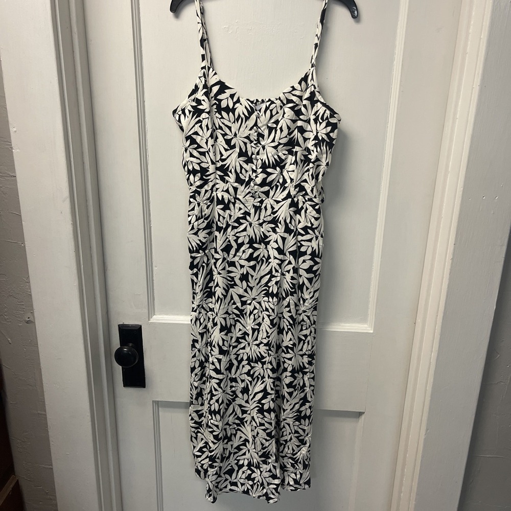 41 Hawthorn White/Black  Floral  V-Neck Sleeveless Maxi Dress Sz M